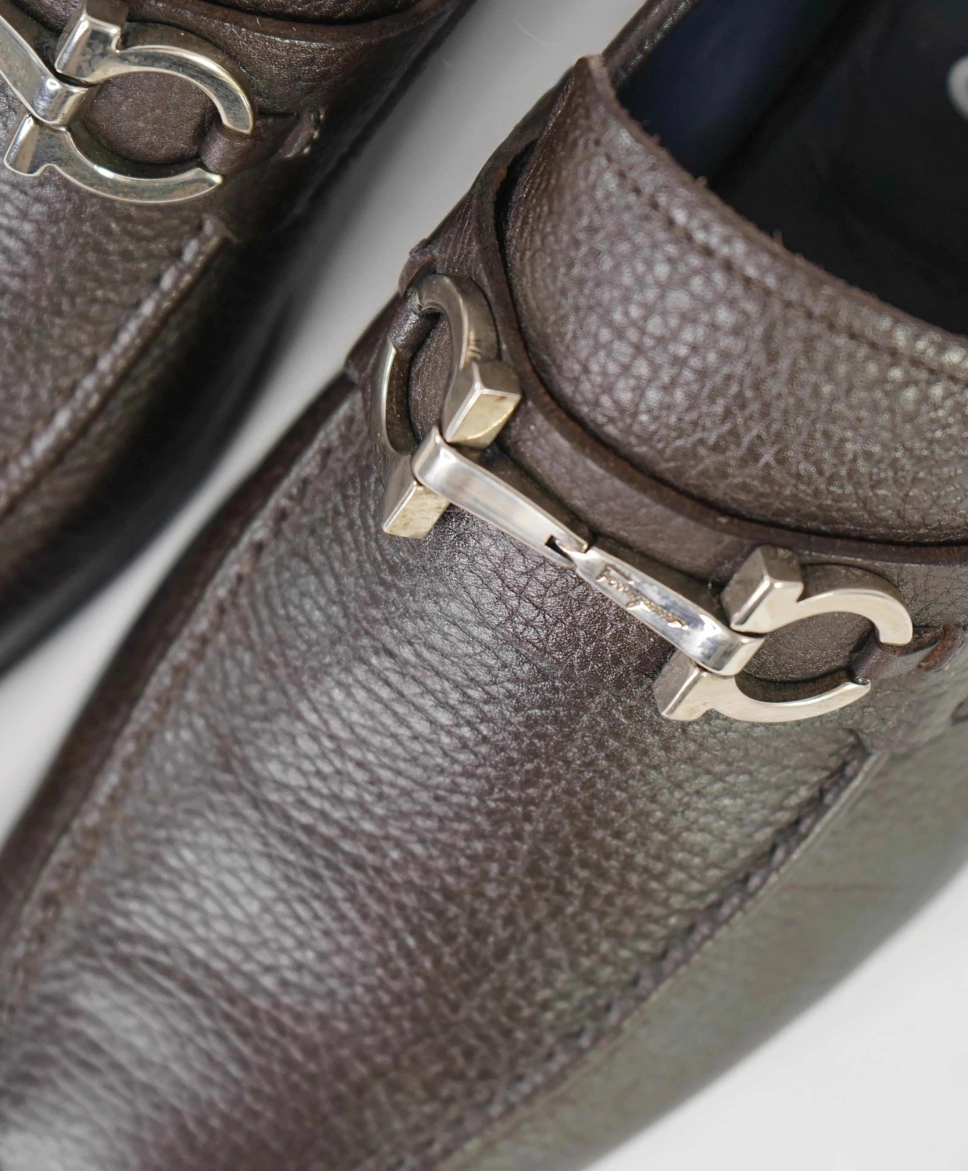 $750 SALVATORE FERRAGAMO - Brown Gancini Bit Loafer - 9 D US