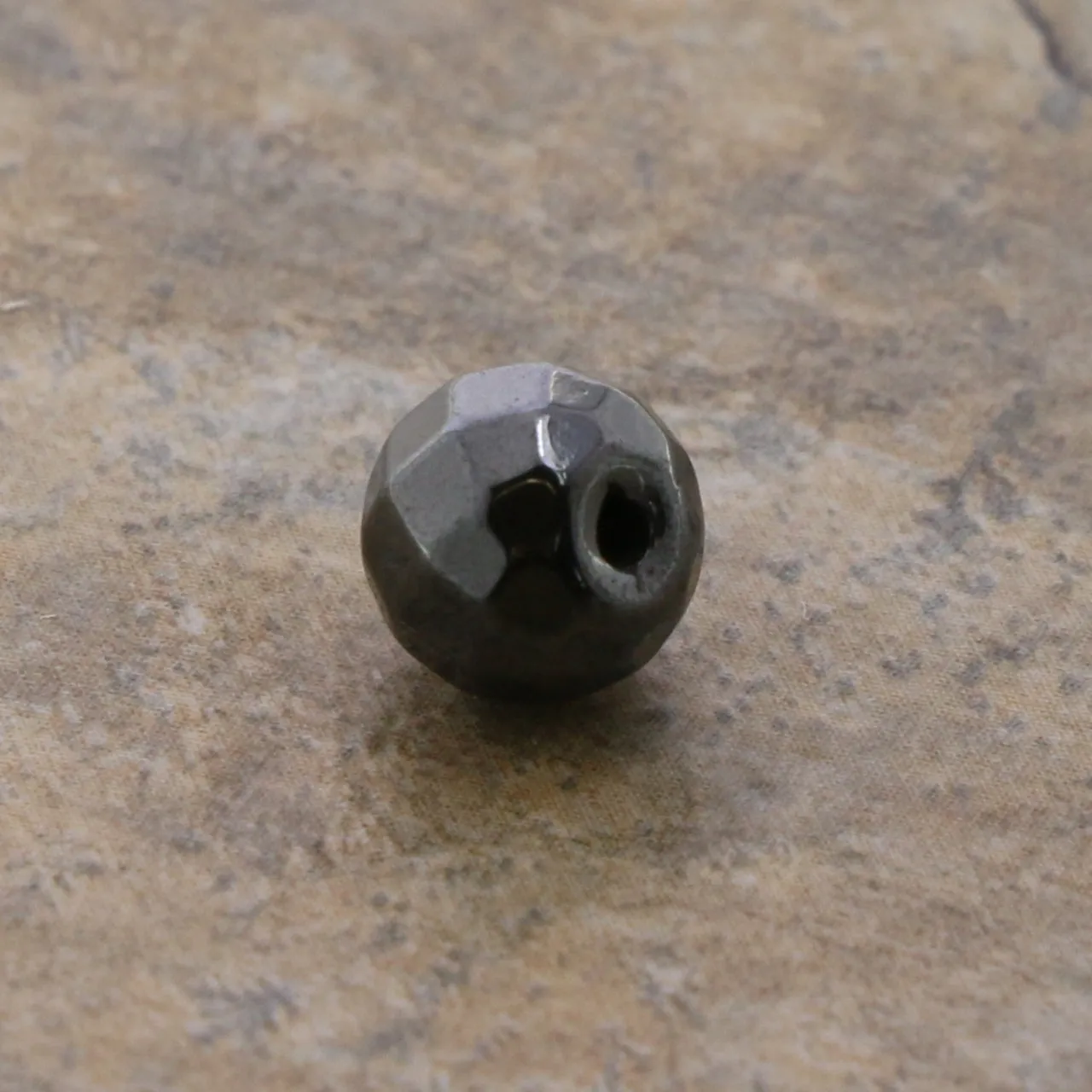 8mm Magnetic Hematite Faceted Round Mh33