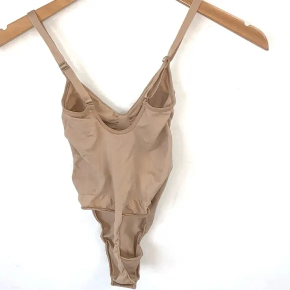(B10) NEW SKIMS Shapewear seamless sculpt brief Bodysuit, Size Small, NWOT