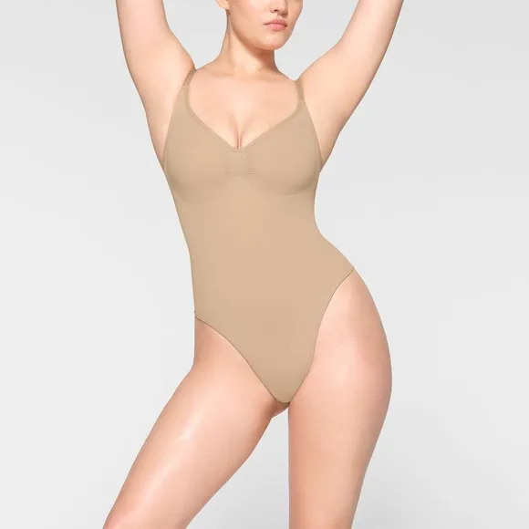 (B10) NEW SKIMS Shapewear seamless sculpt brief Bodysuit, Size Small, NWOT