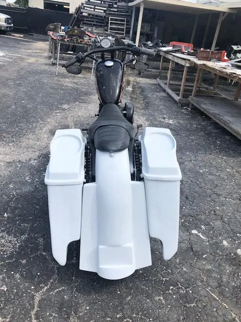 Harley Davidson Sportster 883 / Dyna / Sportster 5" Dual Cut Out Saddlebags Kit   6 x 9 Speaker Lids