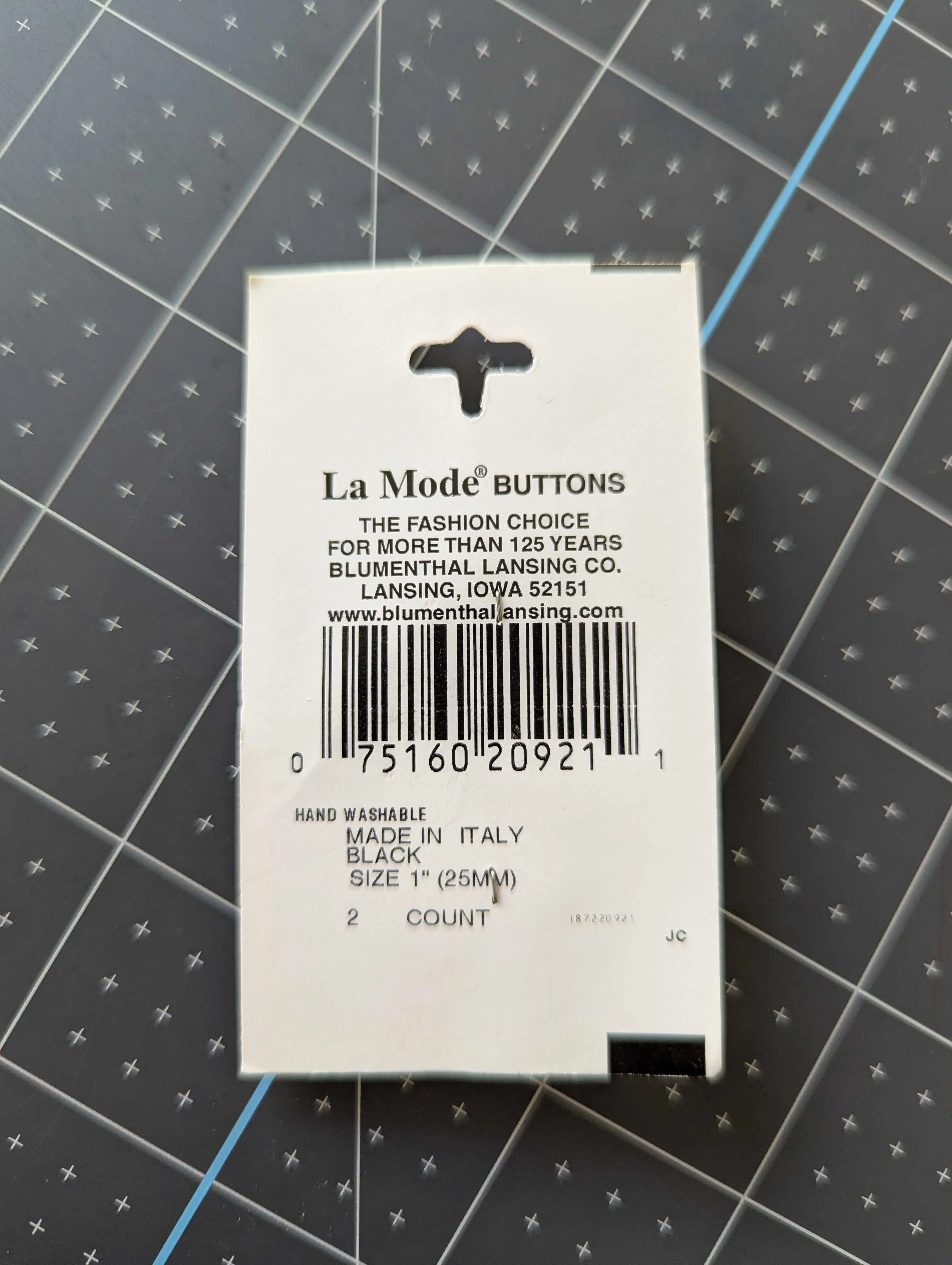 La Mode Buttons - Black Patterned - 1 Inch