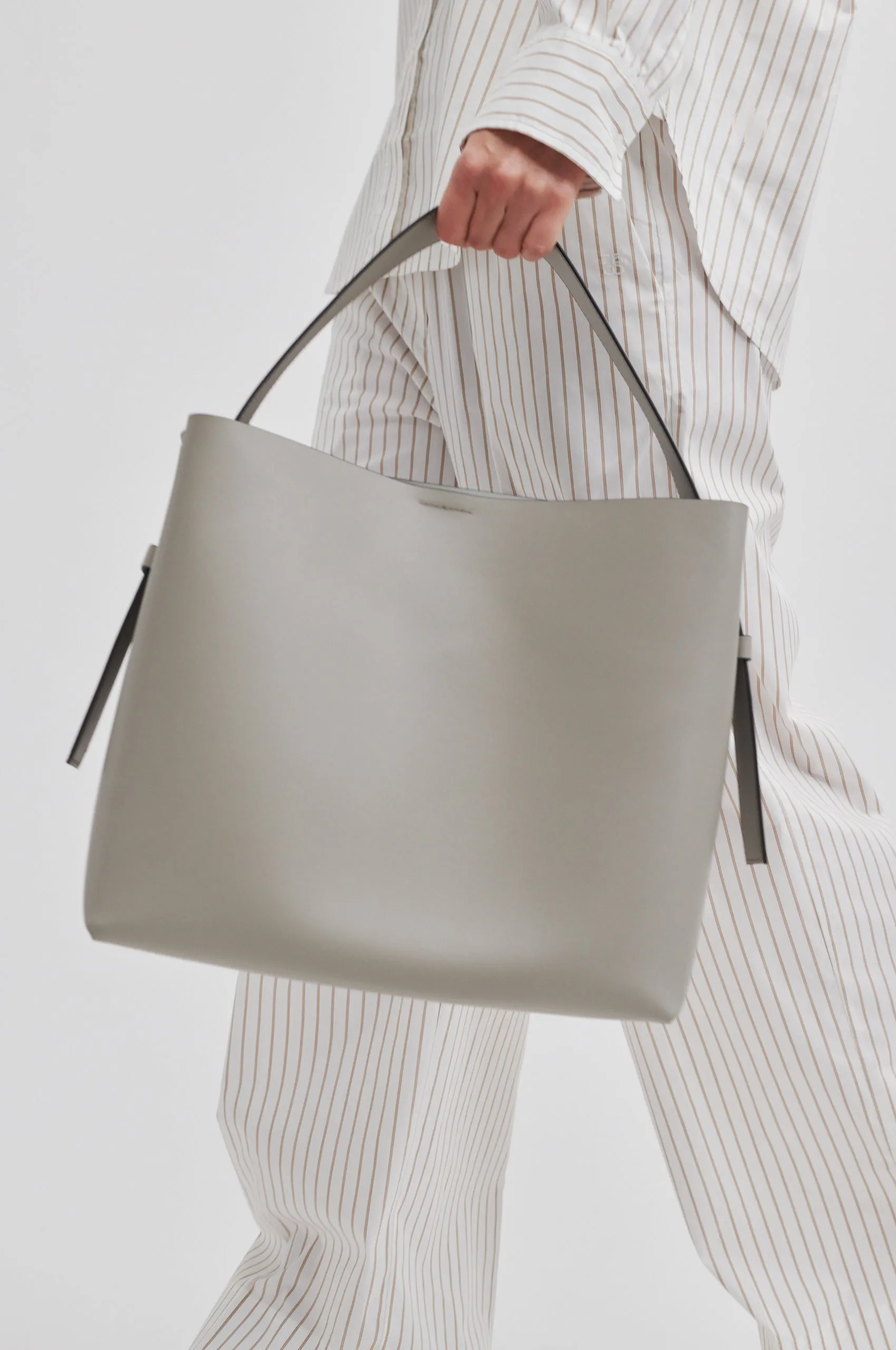 Leata Maxi Leather Bag