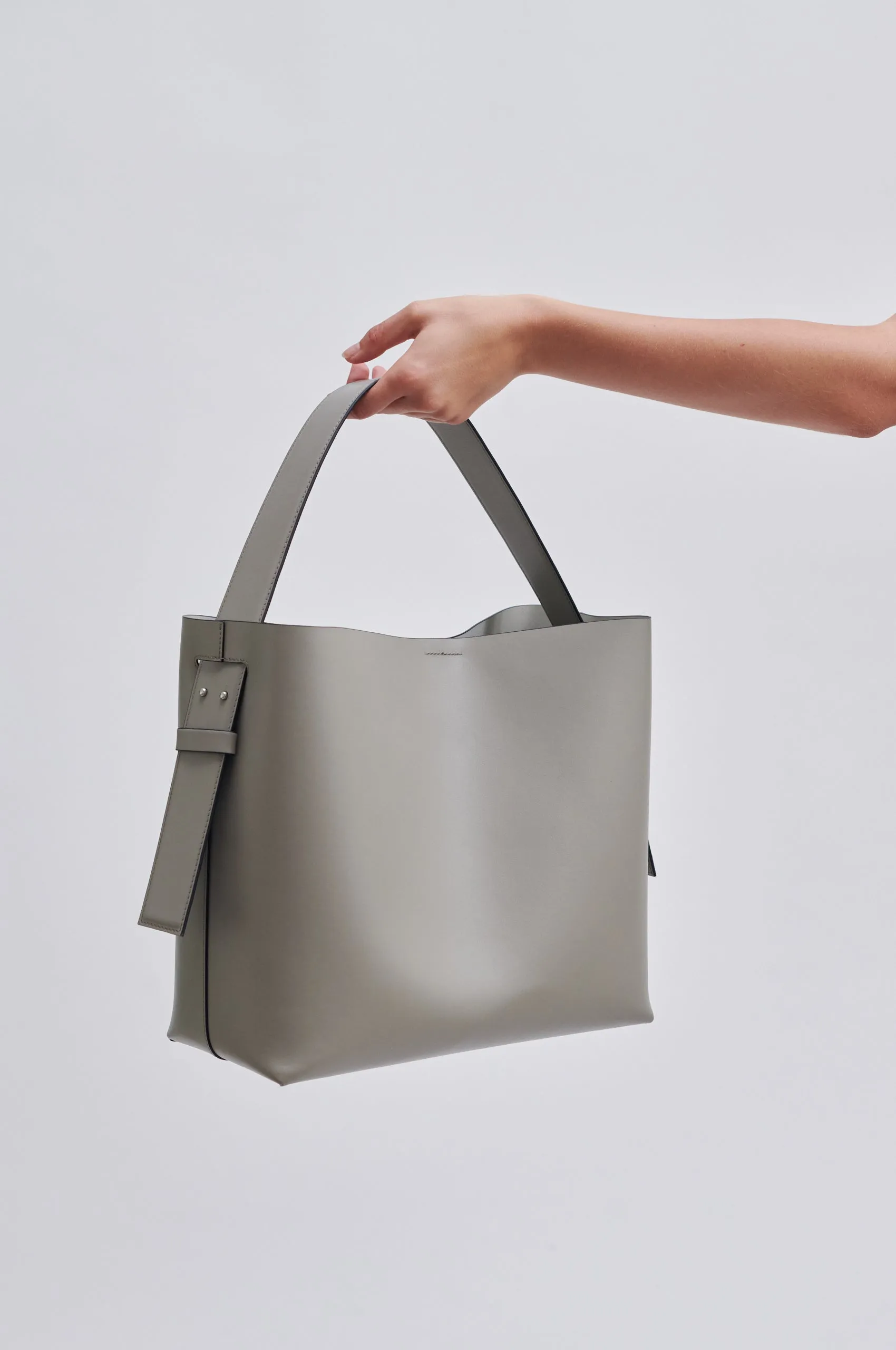 Leata Maxi Leather Bag