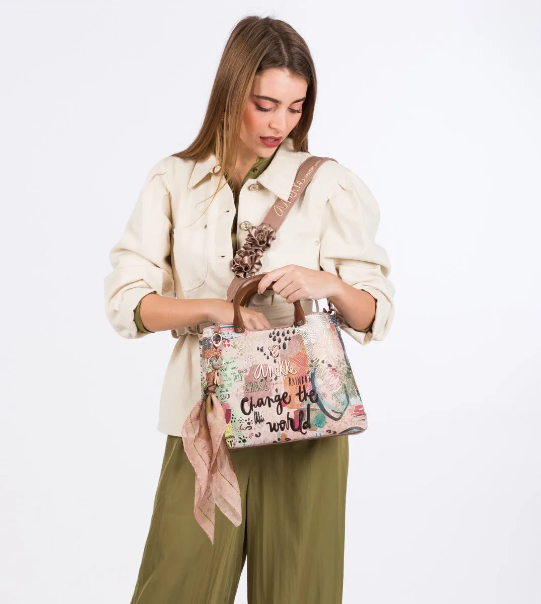 Nature handbag with wooden handles