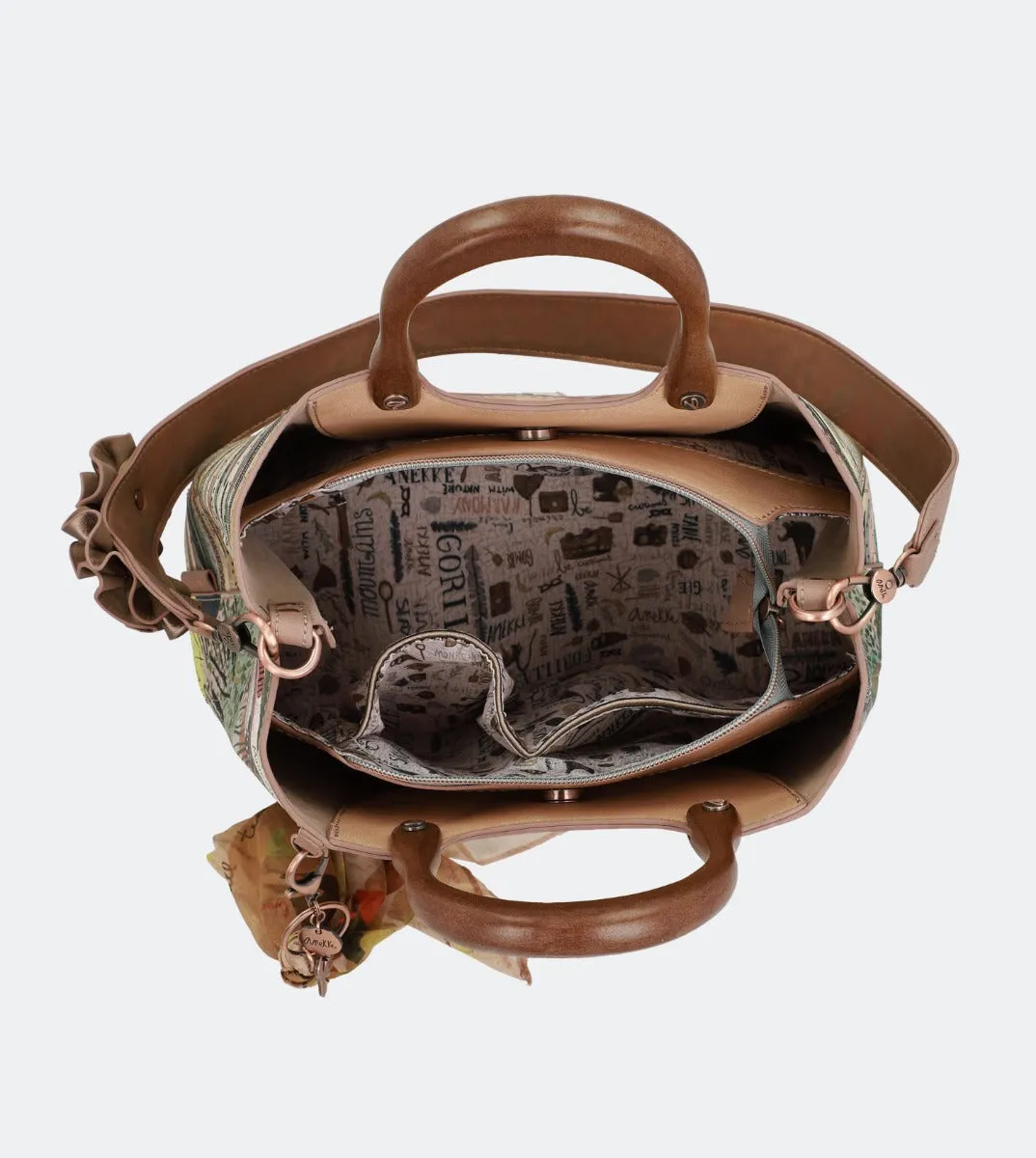 Nature handbag with wooden handles