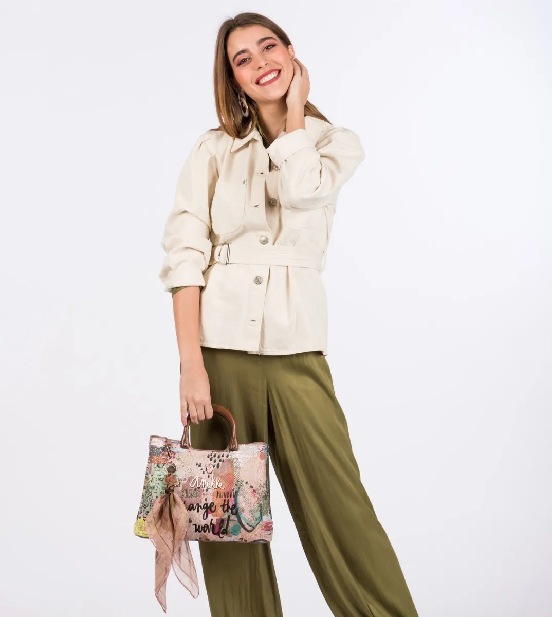 Nature handbag with wooden handles