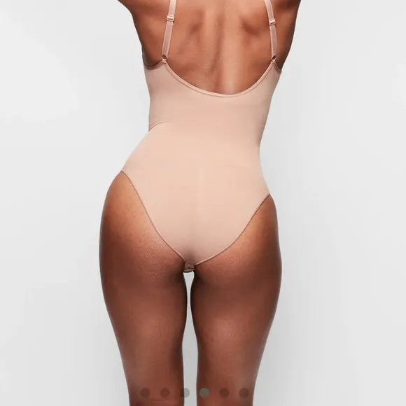 NEW Skims Sculpting Bodysuit - Umber