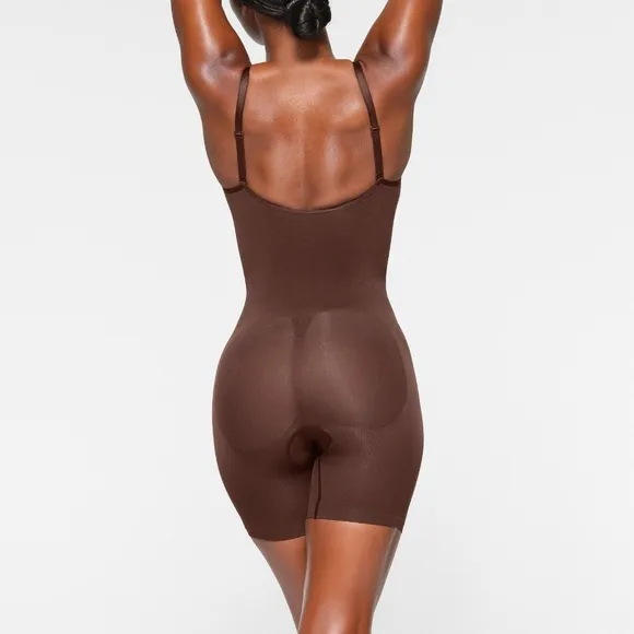 NWOT Skims Seamless Sculpt Mid Thigh Bodysuit in Cocoa, Size XL