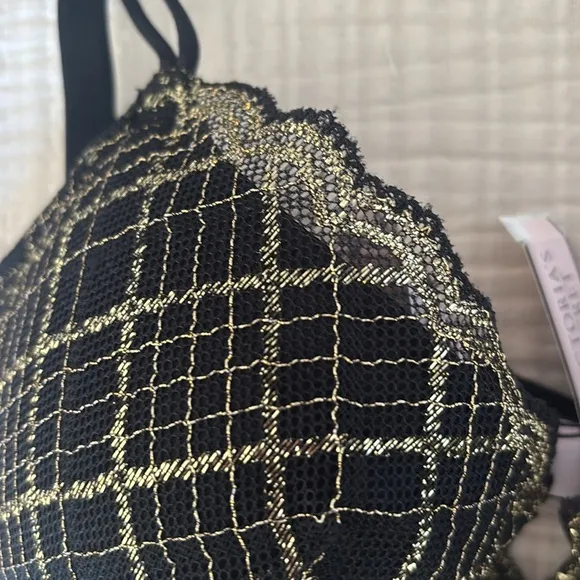 NWT Victoria’s Secret Lined Demi / Demi Double gold-patterned black bra