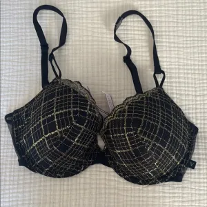 NWT Victoria’s Secret Lined Demi / Demi Double gold-patterned black bra