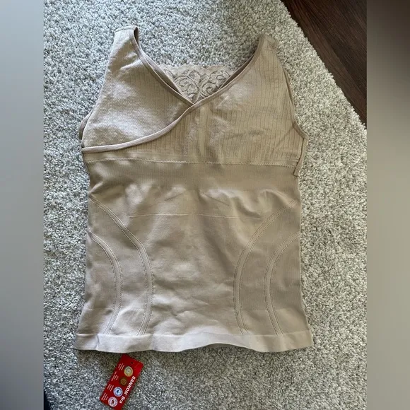 NWT! Women’s Sankom Lace Overlay Beige Compression Tank
