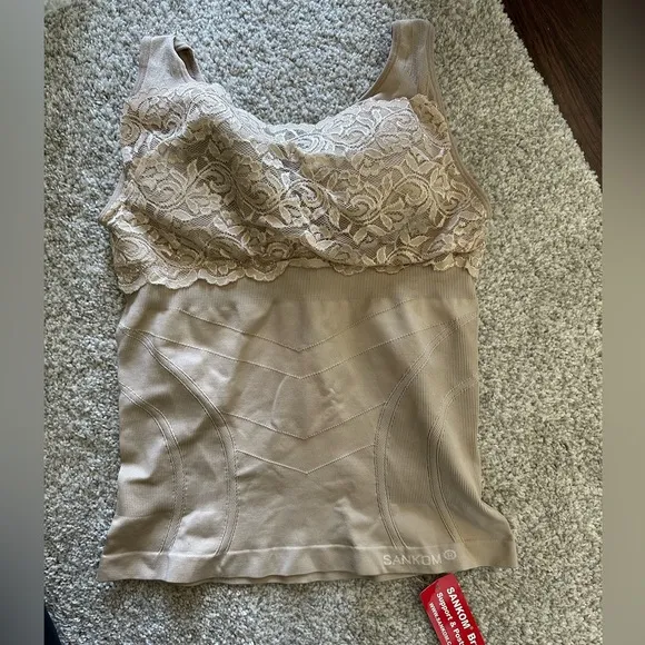 NWT! Women’s Sankom Lace Overlay Beige Compression Tank