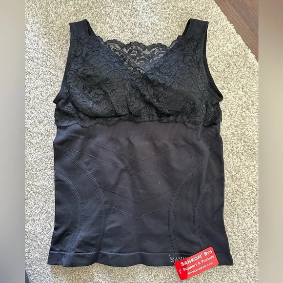 NWT! Women’s Sankom Lace Overlay Compression Tank