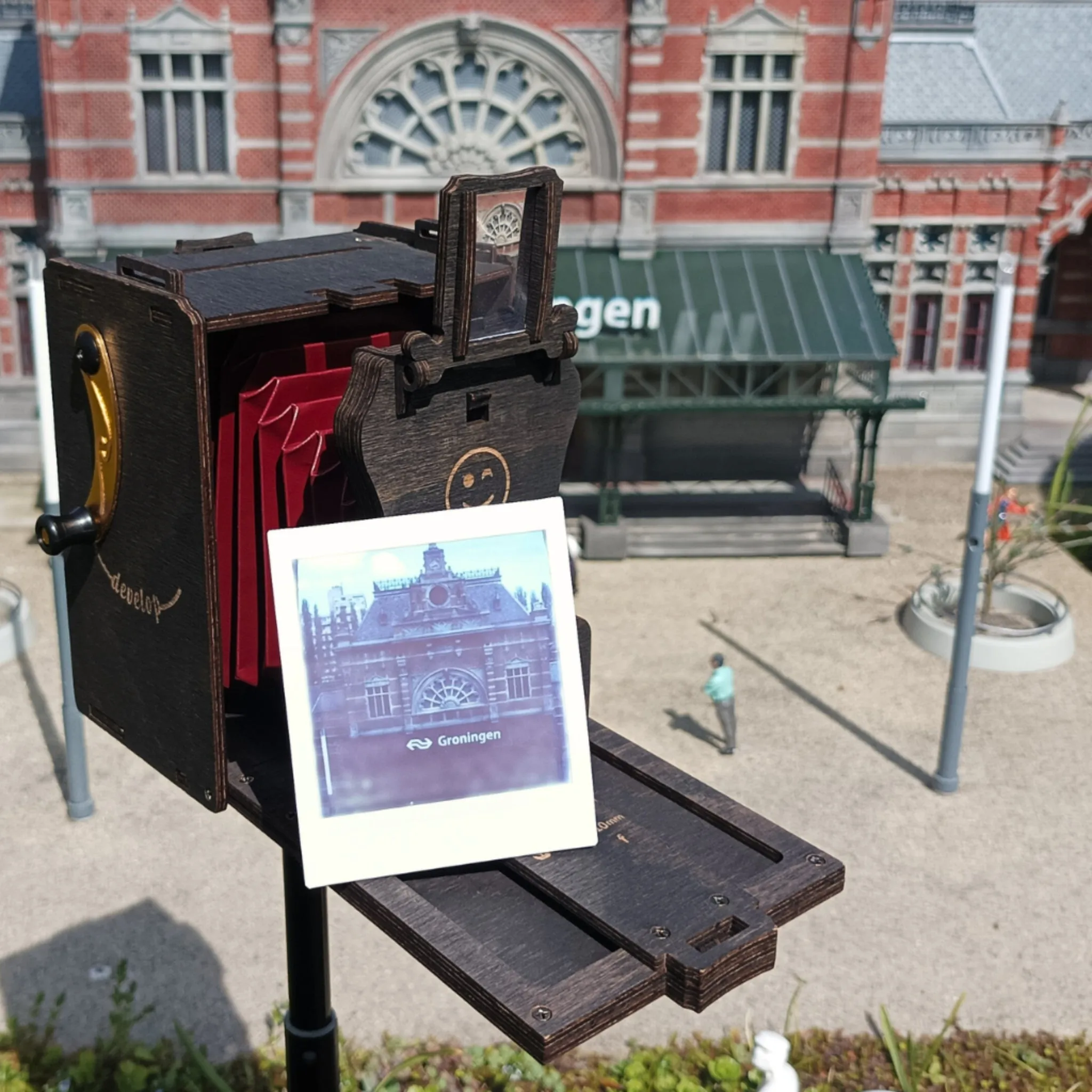 Pre-assembled Pinhole Instant SQUARE Film Camera