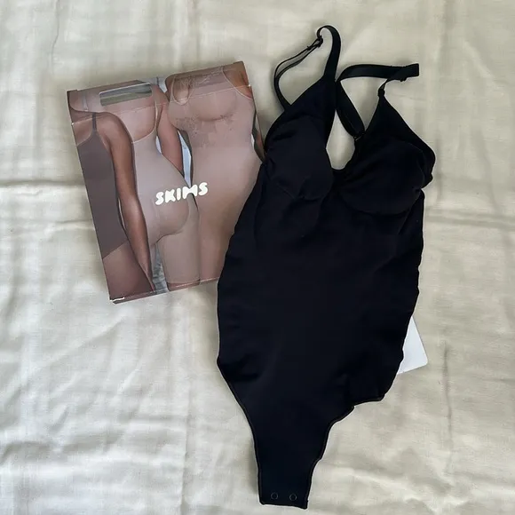 skims sculpting thong bodysuit onyx black