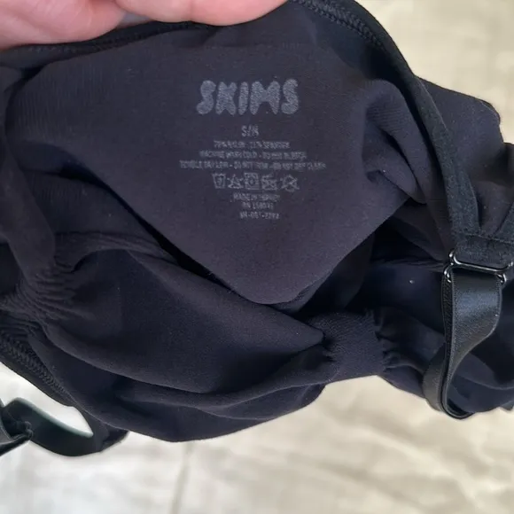 skims sculpting thong bodysuit onyx black