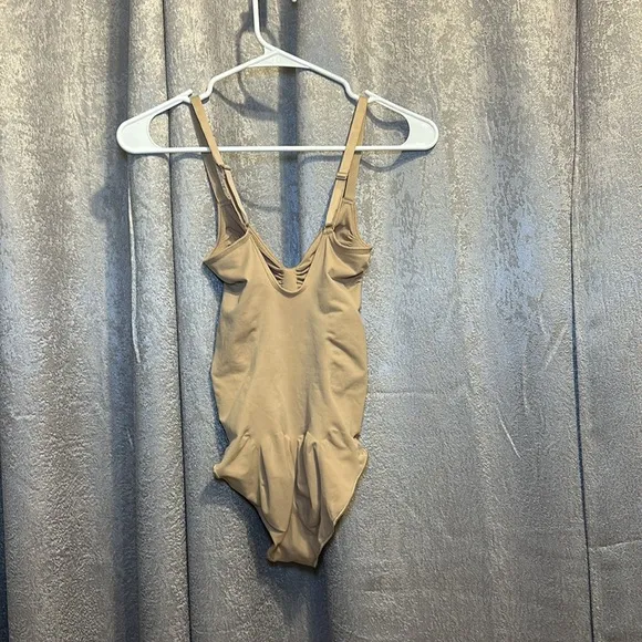 SKIMS seamless sculpt brief bodysuit size XL
