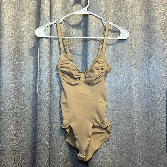 SKIMS seamless sculpt brief bodysuit size XL