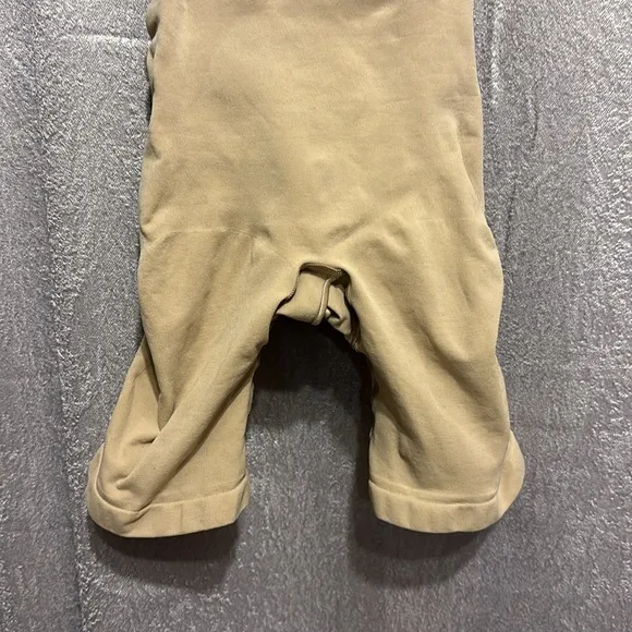 Skims seamless sculpt mid thigh bodysuit size small