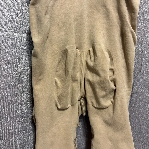 Skims seamless sculpt mid thigh bodysuit size small