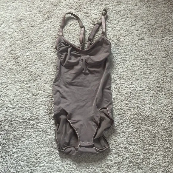 Skims XXS/XS Sculpting BODYSUIT Brief with Snaps Umber New in box