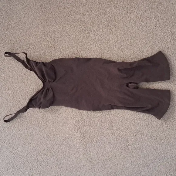 SMALL   SKIMS SEAMLESS SCULPT MID THIGH BODYSUIT