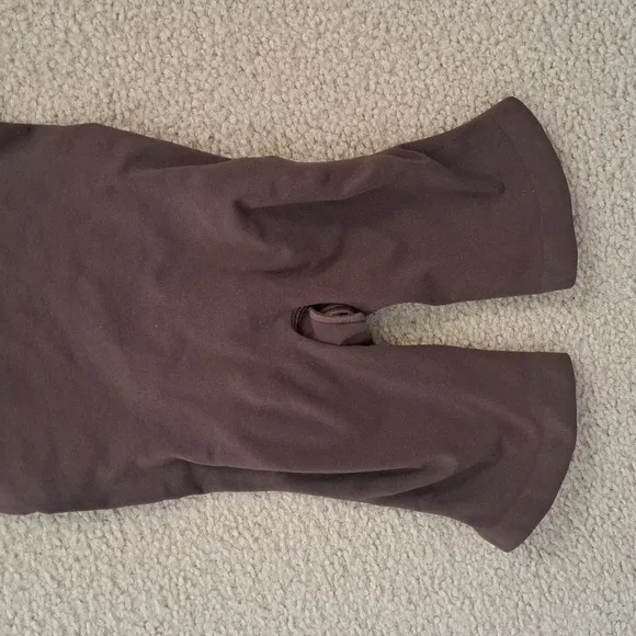SMALL   SKIMS SEAMLESS SCULPT MID THIGH BODYSUIT