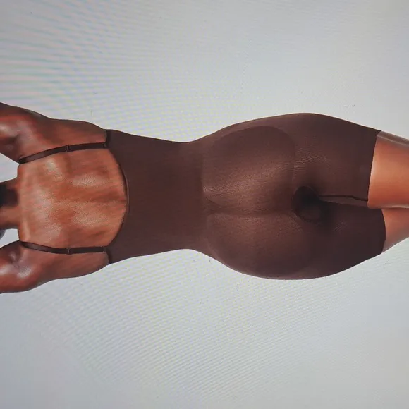 SMALL   SKIMS SEAMLESS SCULPT MID THIGH BODYSUIT