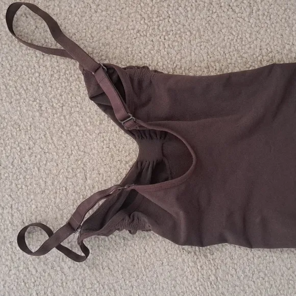 SMALL   SKIMS SEAMLESS SCULPT MID THIGH BODYSUIT