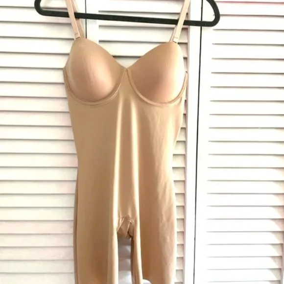 Spanx Red Hot underwire bodysuit shaper with detachable straps, like new, size L
