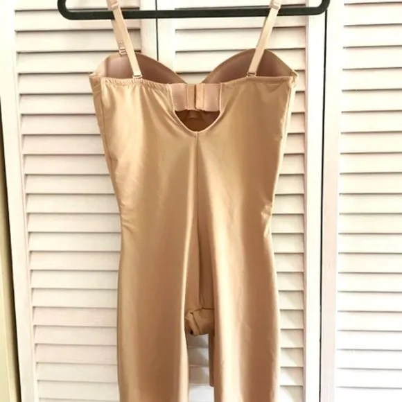 Spanx Red Hot underwire bodysuit shaper with detachable straps, like new, size L