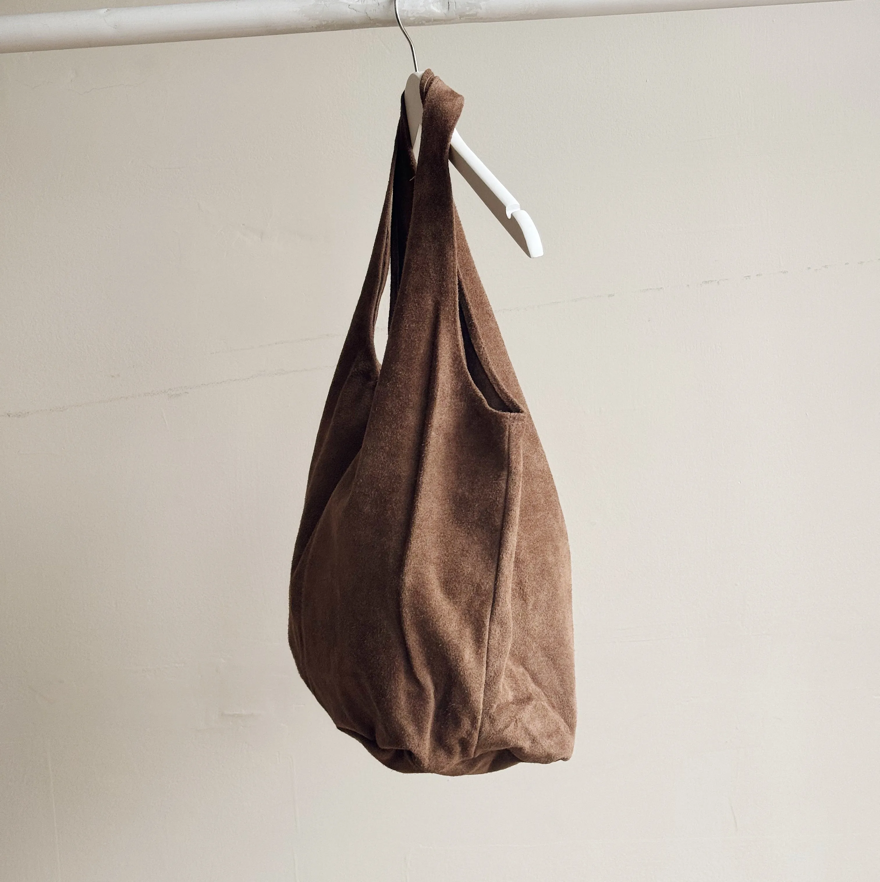 Suede Leather Shoulder Bag in Mushroom