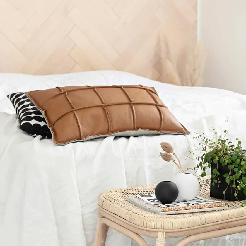 Väre leather pillow, brown